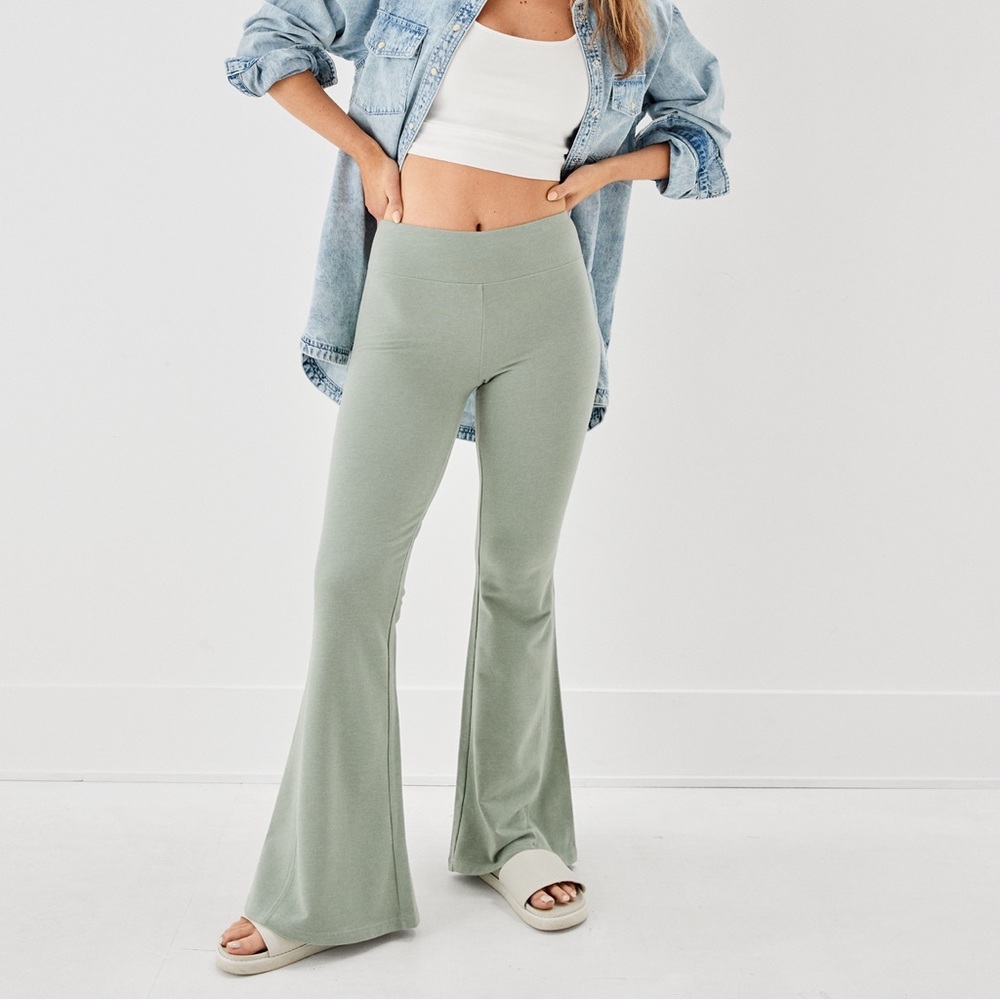American Eagle The Everything Super Flare Leggings